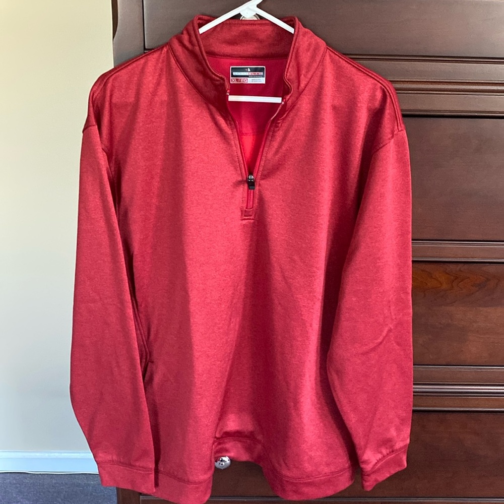 Performance pullover cranberry red